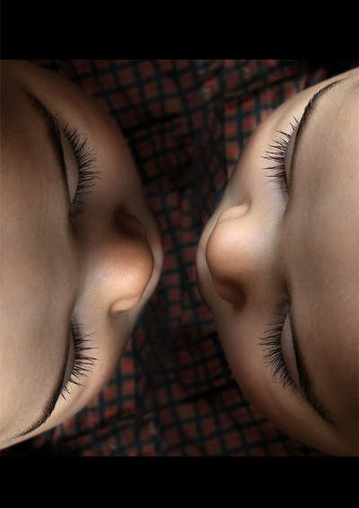 deux visages d'enfants jumeaux se font face
